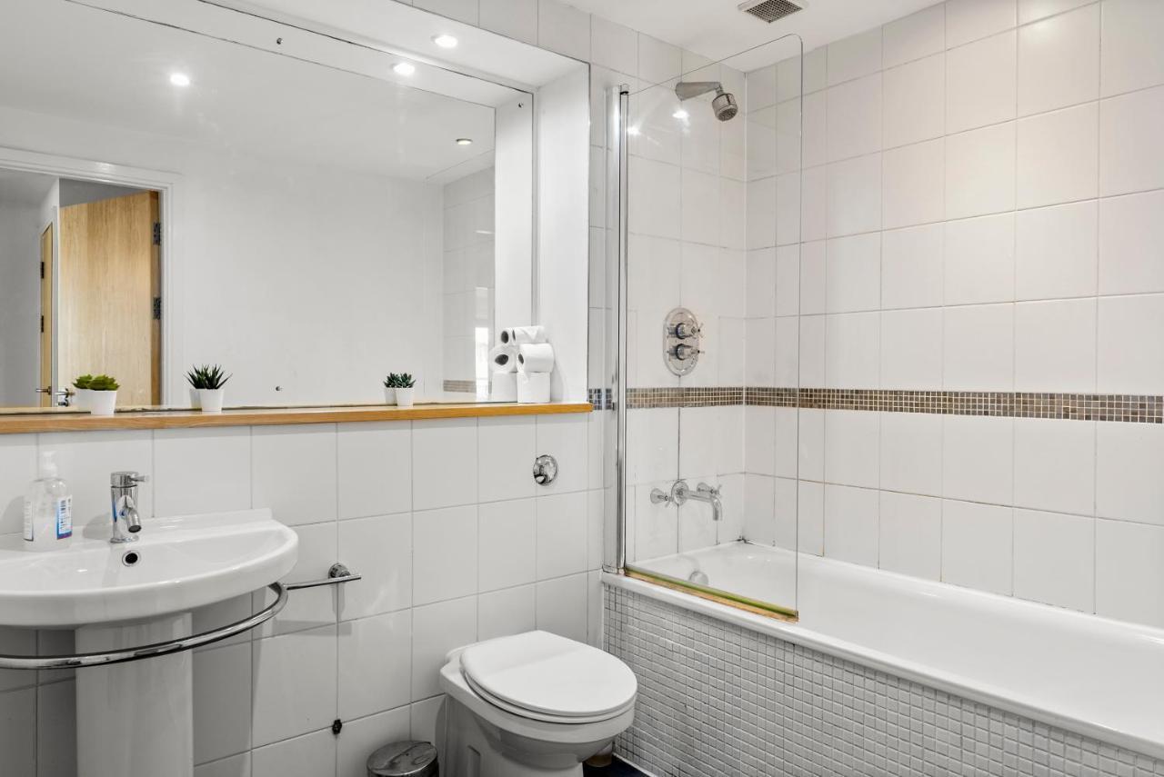 Enchanting Bristol Abode -Sleeps 6 With Balcony! エクステリア 写真