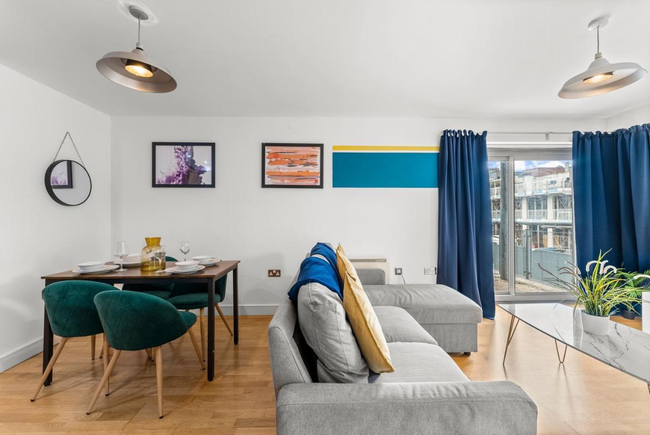 Enchanting Bristol Abode -Sleeps 6 With Balcony! エクステリア 写真