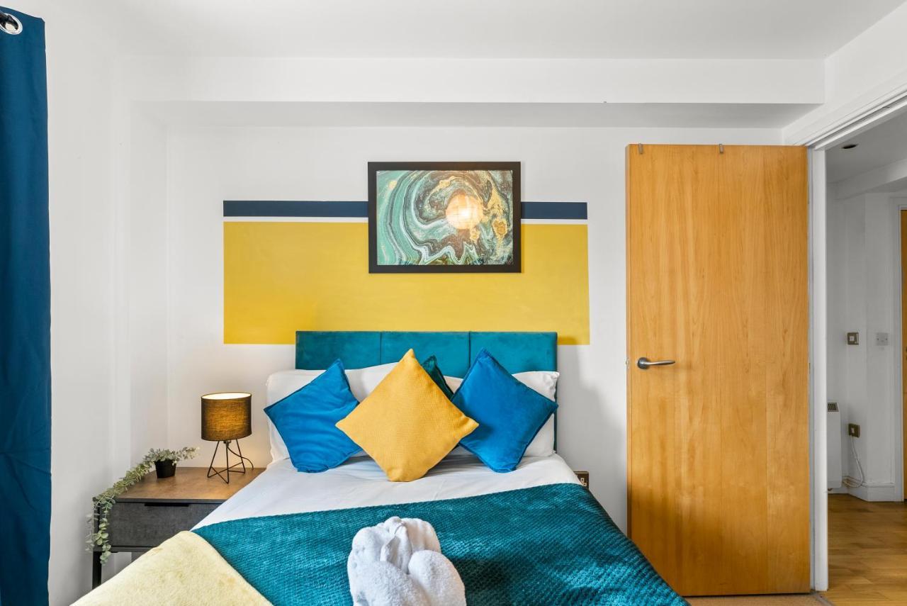 Enchanting Bristol Abode -Sleeps 6 With Balcony! エクステリア 写真